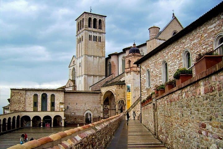 Rome to Assisi day trip by driver and official guide