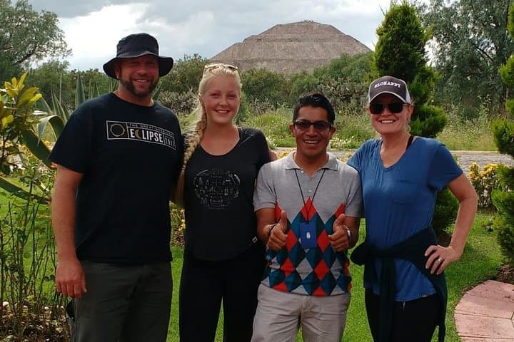El mejor Tour Privado, Piramides de Teotihuacán y Basílica. !