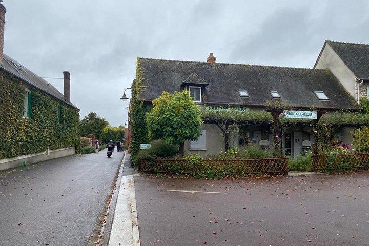 Private Car Trip to Giverny Garden from Paris