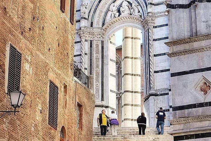 Siena and Chianti Wineries Excursion by Private Luxury Van from Florence