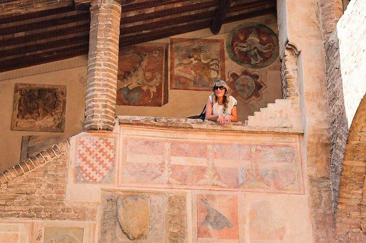 San Gimignano, Siena, Monteriggioni: Fully Escorted Tour, Lunch & Wine Tasting