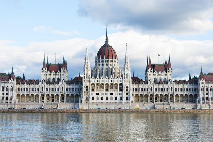 Budapest Private Grand Tour by Car/Minibus