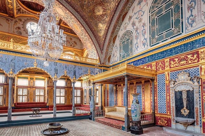Topkapi Palace Skip-The-Line Entry with Guided Tour