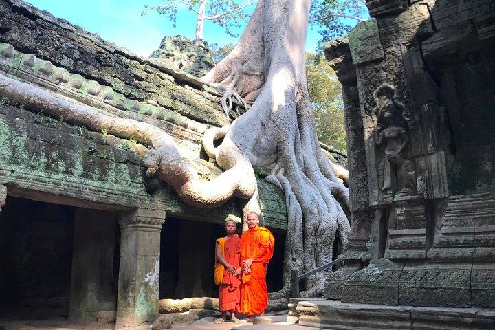 Angkor Wat Sunrise Private Tour by Vintage Jeep