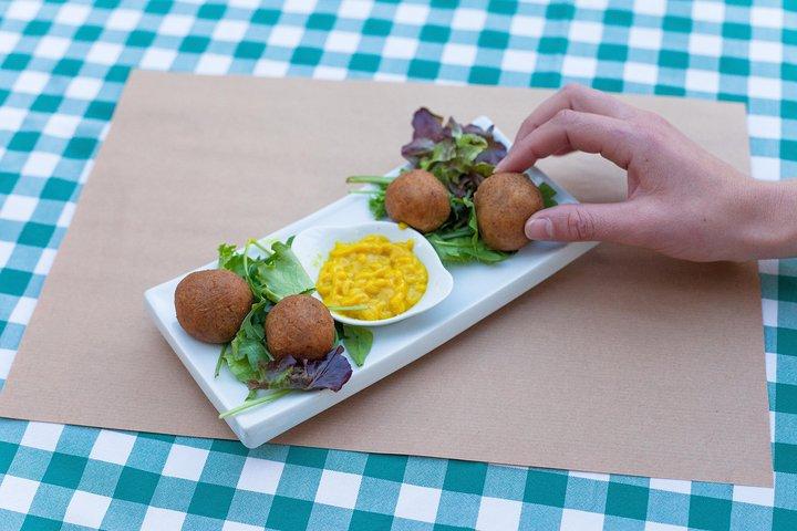 Lisbon Food & Local Drinks Evening Tour by Food Lover Tour