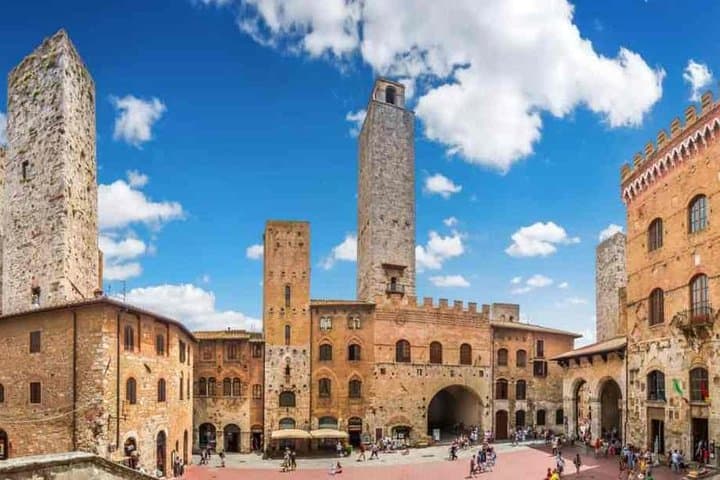 Private Arrival Transfer: Rome Hotels or Fiumicino Airport to Tuscany Hotels