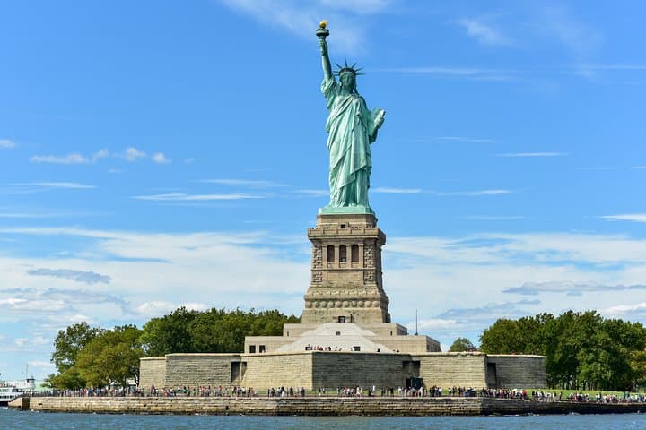 PRIVATE Manhattan Speedboat Tour - Up to 12 passengers