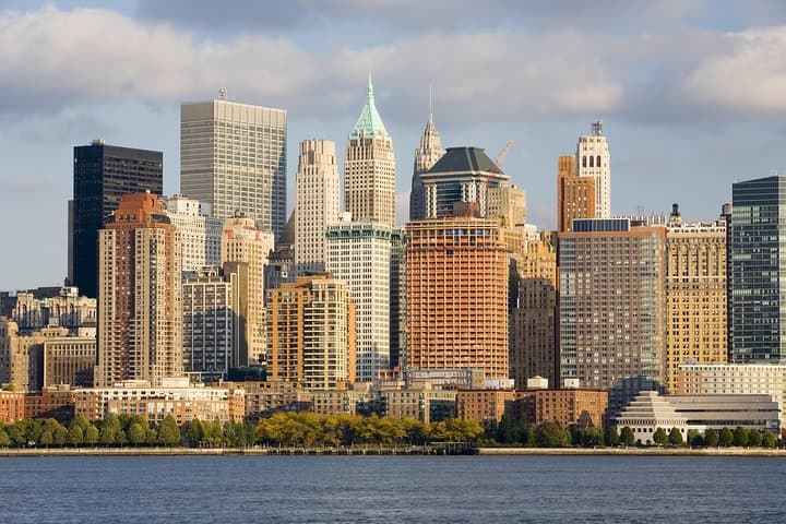 PRIVATE Manhattan Speedboat Tour - Up to 12 passengers