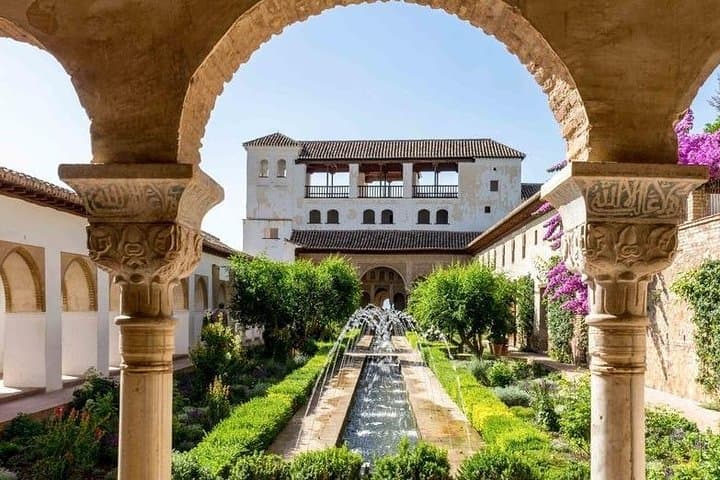 Alhambra and Generalife Skip-the-Line Ticket with Guide