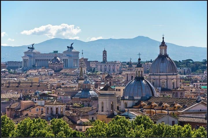 Private luxury transfer between Termini train station & Rome city