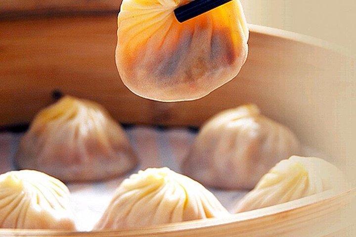 Private Guangzhou Night Tour with Canton Tower and Dim-Sum Dinner