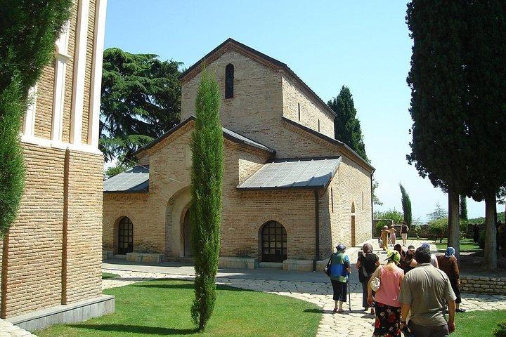 Kakheti Wine Tour from Tbilisi: Sighnaghi, Bodbe &7 Wine Tastings