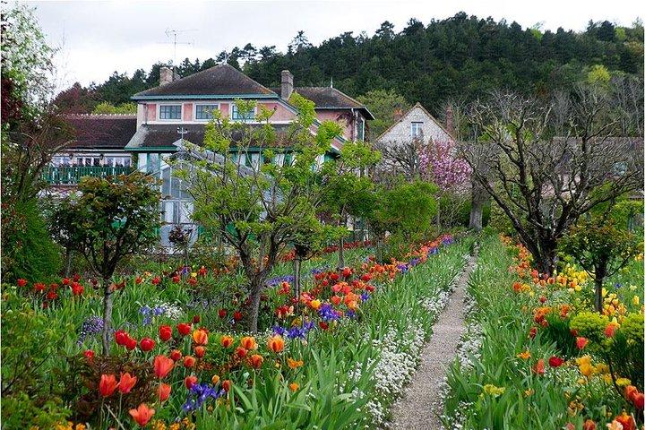 Private 5-hour Round Transfer to Giverny, Claude Monet museum from Paris