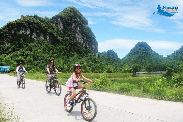 Mua Cave - Tam Coc - Bich Dong Day tour with transfer, local family & bike