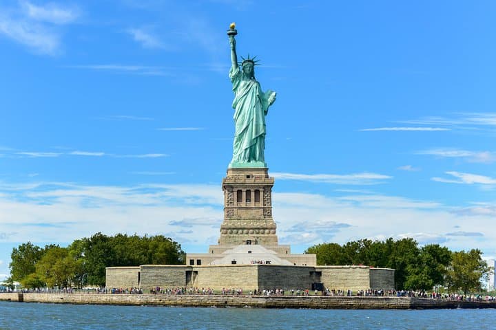 Circle Line: 1.5hr - New York City Landmarks Cruise