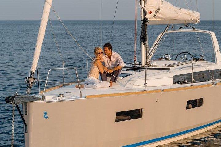 Private Tour: Romantic Sailing Tour from Barcelona