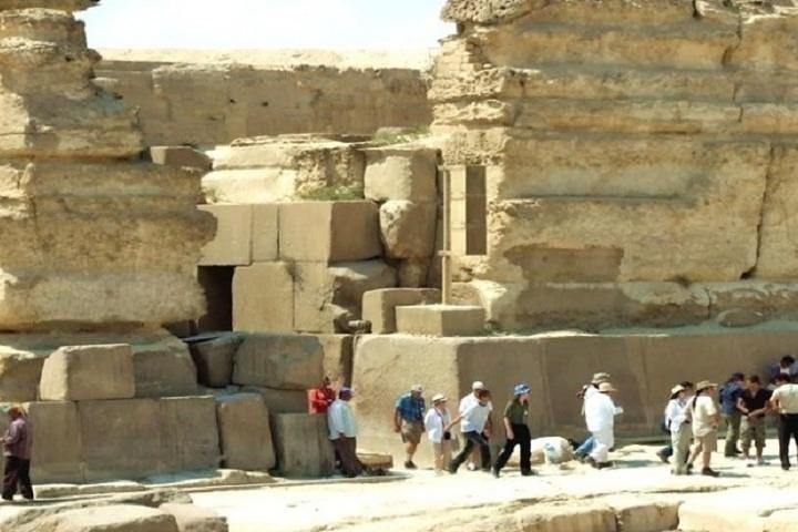 Private Tour to Giza Pyramids & Sphinx & Valley Temple