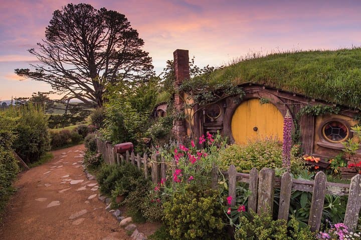 Private Tour - Hobbiton Movie Set & Te Puia (Rotorua)