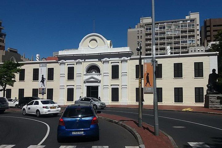 Cape Town City Tour: Camps Bay Beach and Table Mountain Ticket