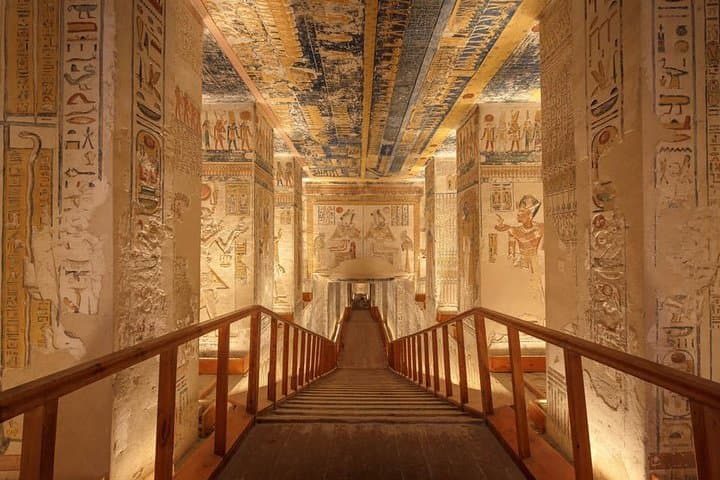 Full Day Tour to East and West Banks of Luxor (Private)