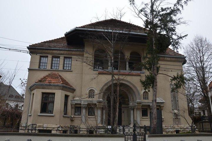 Walking tour of Bucharest