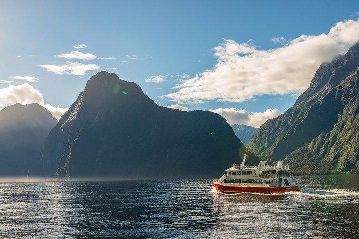 Milford Sound Premium Coach & Cruise from Queenstown with Lunch