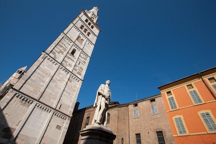 Private Modena old town walking tour