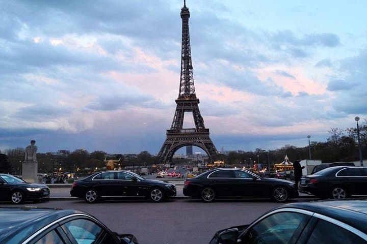 Private transfer Paris to CDG with professional driver