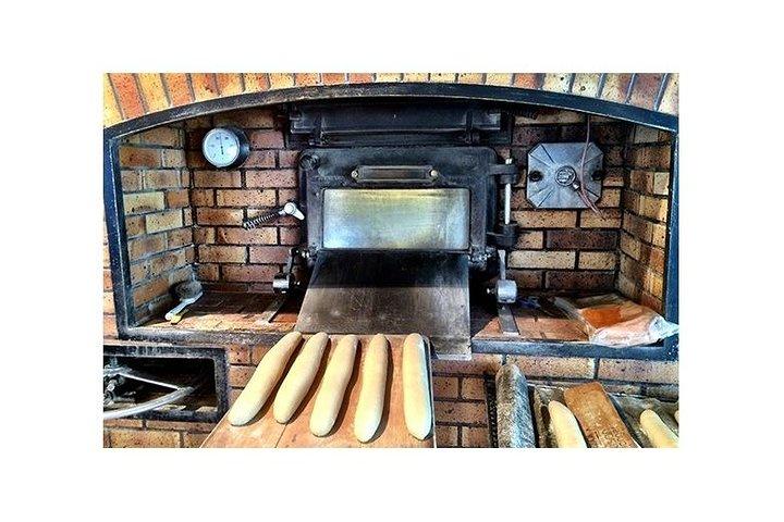 Manufacturing of the traditional French baguette