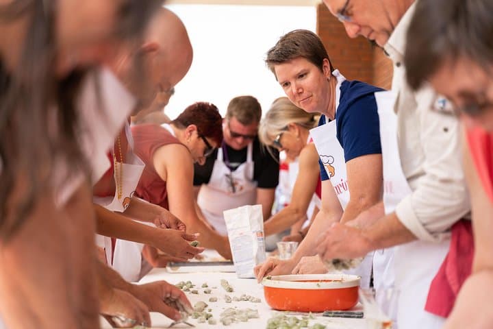 Cesarine: Market Tour & Cooking Class at Local's Home in Rome