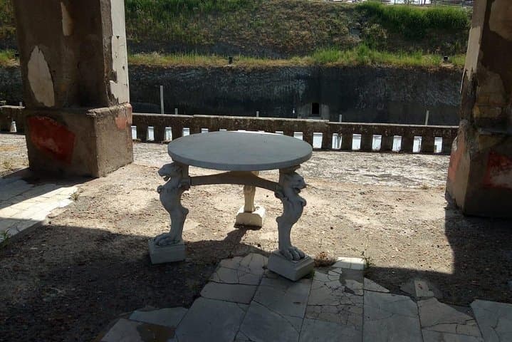 Transfer from Naples to Sorrento with a stop at Pompeii and Mt Vesuvius(1-8 PAX)