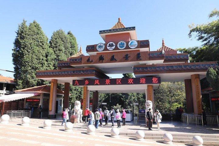 Two-day Kunming Essence Tour including Stone Forest, Jiuxiang Cave and West Hill