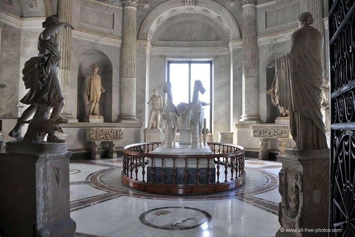 Vatican and Sistine Chapel SemiPrivate Tour with St.Peter's Entry