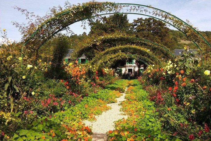 Private 5-hour Round Transfer to Giverny, Claude Monet museum from Paris