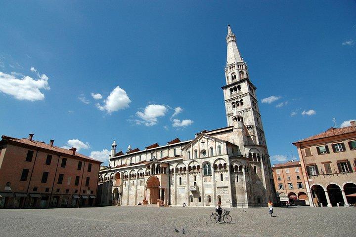 Modena city tour Walking tour in the old town