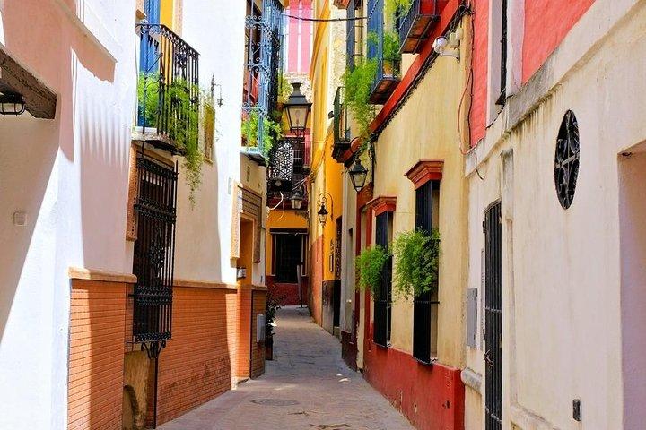 Walking tour through the old Jewish quarter of Santa Cruz.