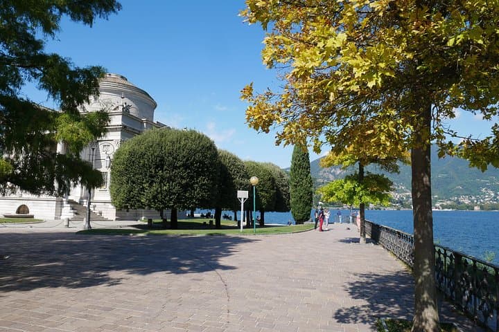 Como city and its History Exclusive Walking Tour (1 h from Milan)