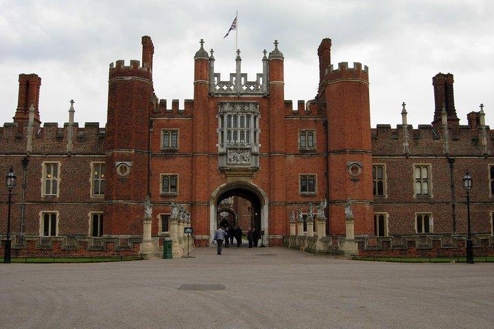 Hampton Court Palace private tour from London
