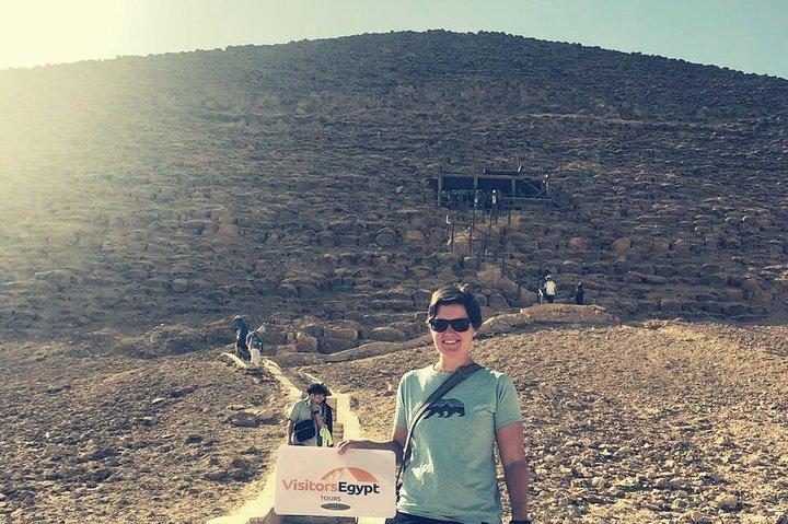 Day Tour at the Pyramids of Giza & Egyptian Museum