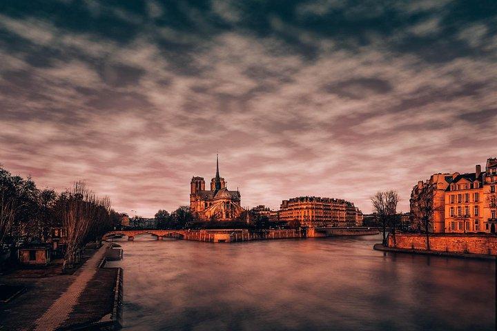 Private Paris Night Tour - with Magic City Lights and Local Vibes