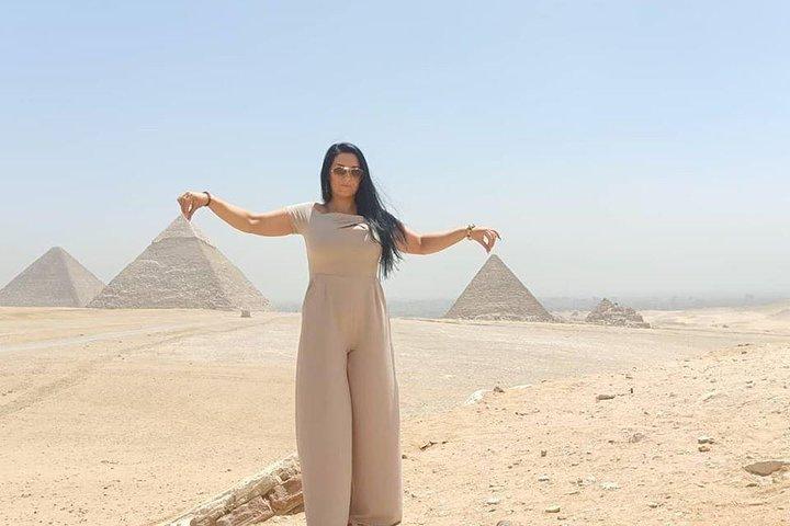 8 Hours Budget Cairo Layover Tours to Giza Pyramids Egyptian Museum & Bazaar