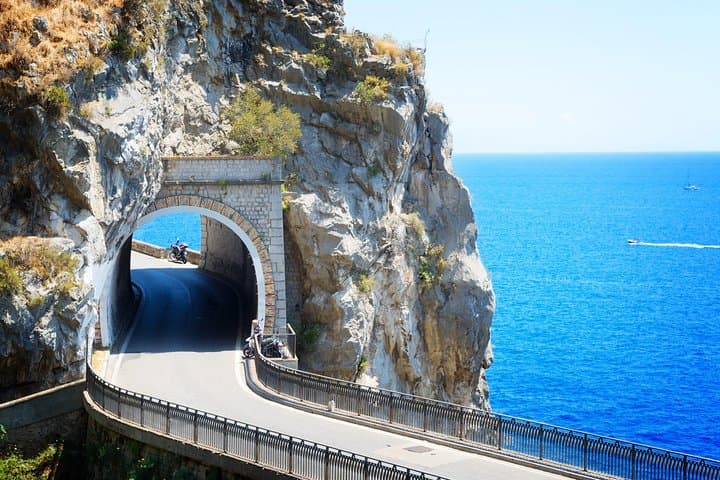 Transfer from Naples to Positano with 2 hours Private Tour in Pompeii