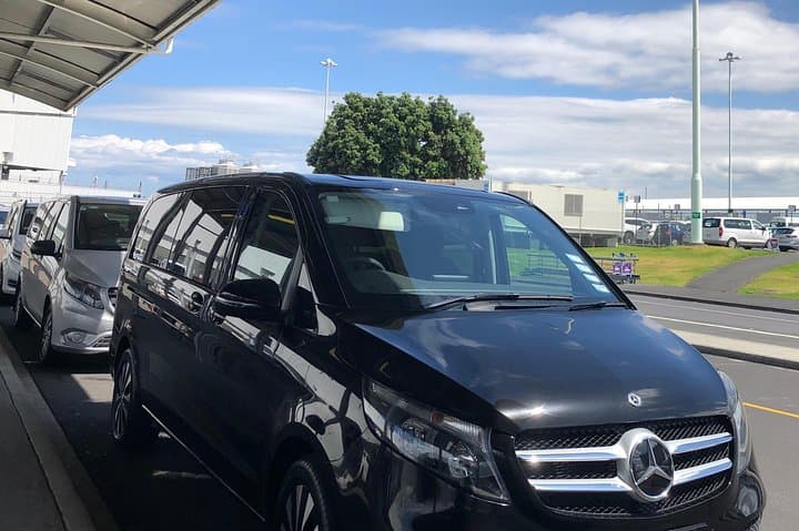 Luxury Airport transfers in Auckland