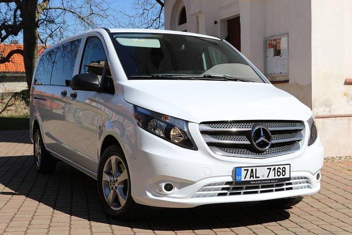 Scenic transfer from Prague to Passau with 4 hours sightseeing in Cesky Krumlov