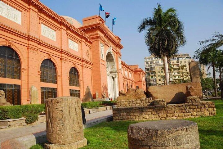Private Day Tour to Pyramids and Egyptian Museum