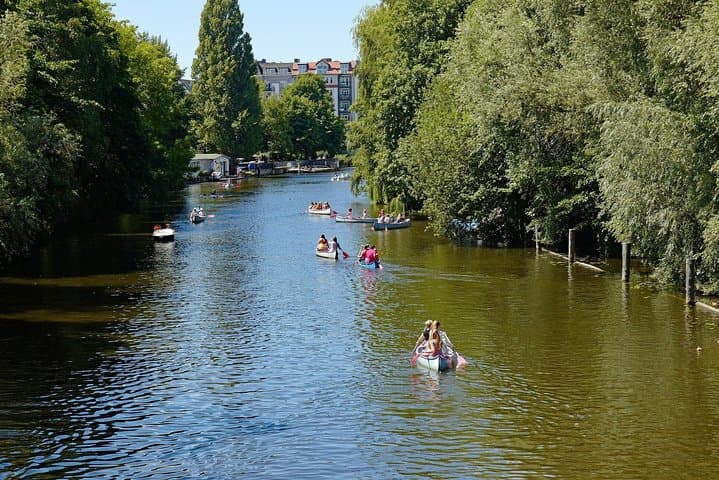 ENGLISH GUIDED BIKE TOUR HAMBURG - Alsterlake District (min.4)