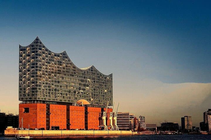 Hamburg Guided Bike Tour: Tradition and Modernity, Elbphilharmonie (min.4)