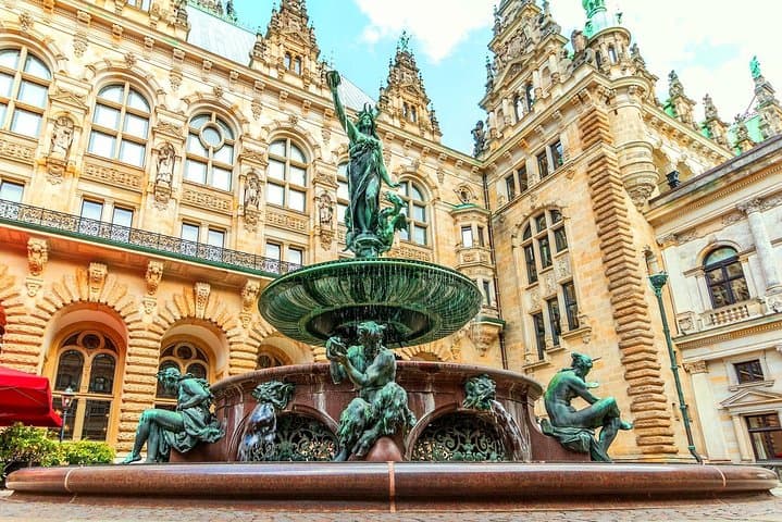 Hamburg Guided Bike Tour: Tradition and Modernity, Elbphilharmonie (min.4)