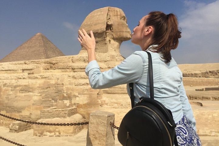 Day Tour To Pyramids of Giza and Egyptian Museum