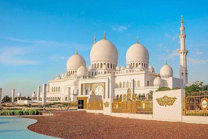 Abu Dhabi City Tour with Ferrari world & Buffet Lunch